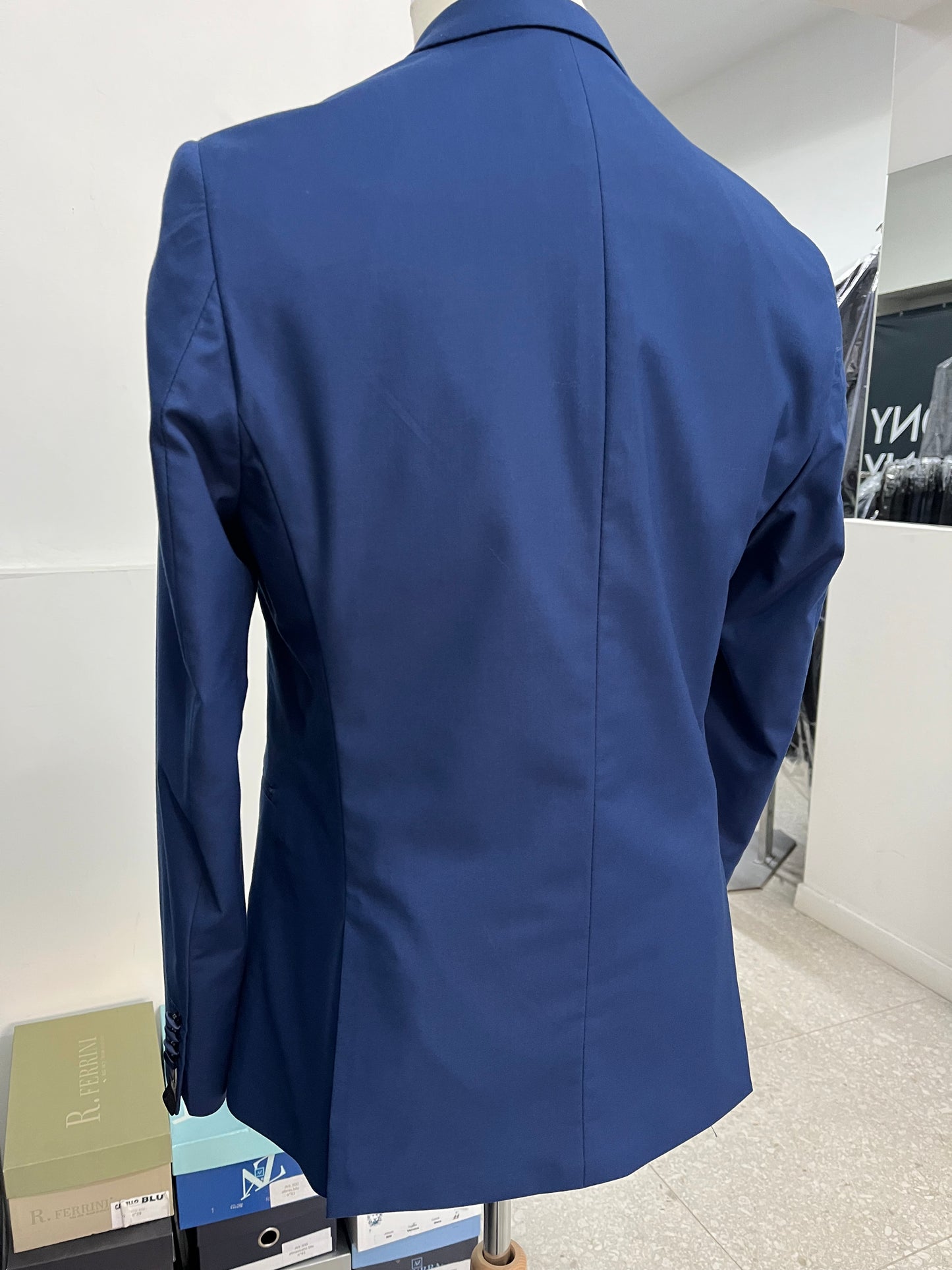 Abito uomo blu doppio petto con collo lucido