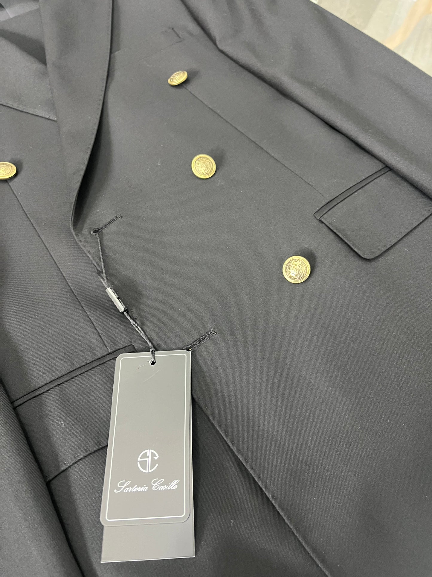 Completo elegante doppiopetto nero con bottoni oro