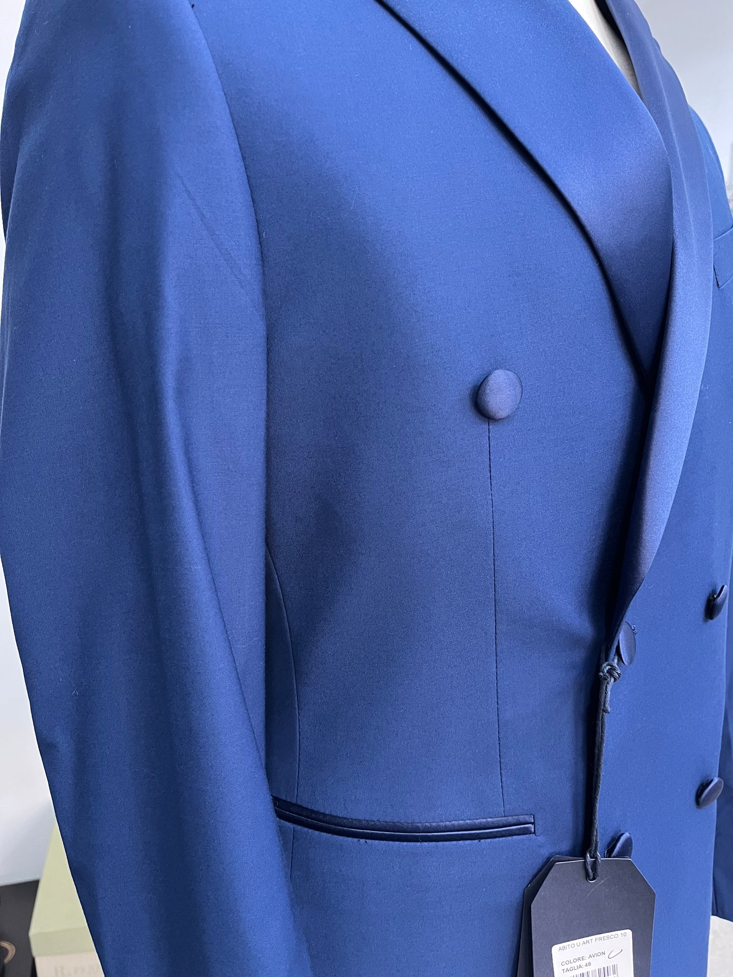 Abito uomo blu doppio petto con collo lucido