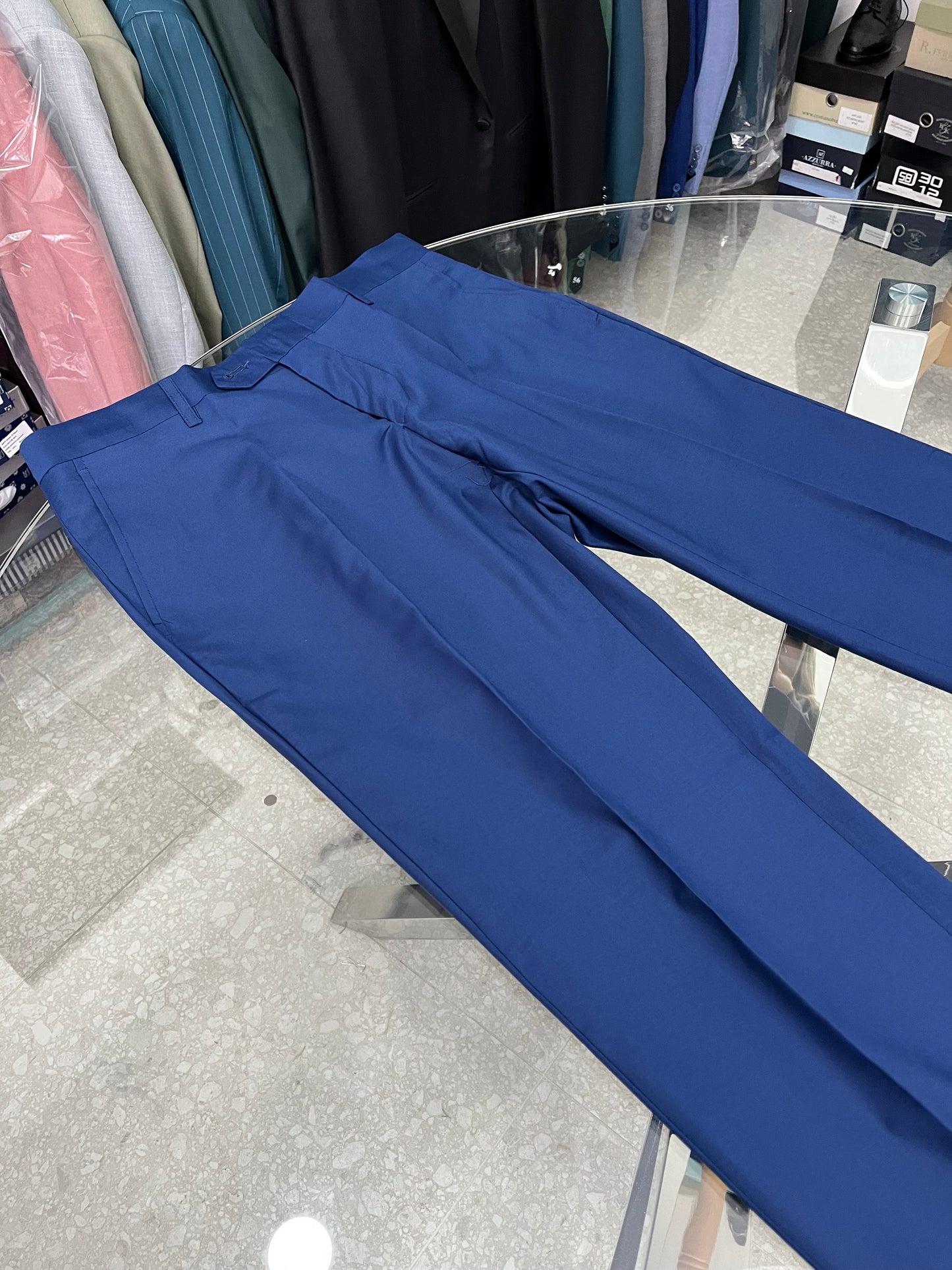 Abito uomo blu doppio petto con collo lucido