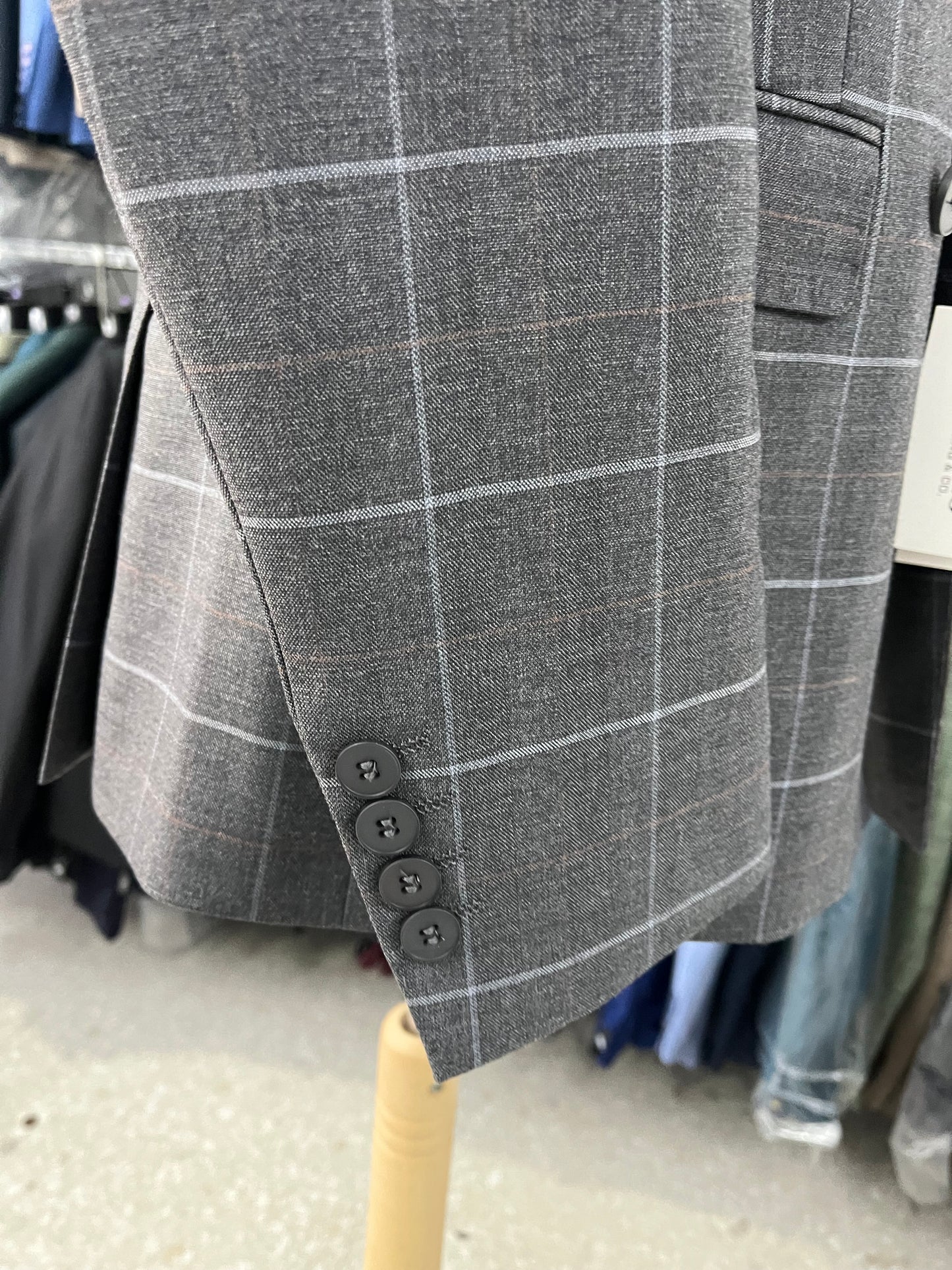 Abito uomo grigio a quadri