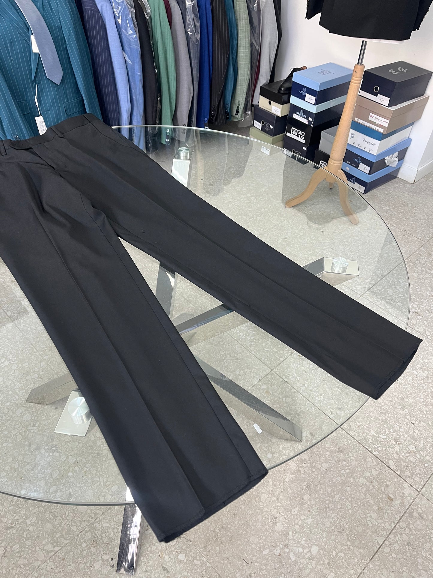 Completo elegante doppiopetto nero con bottoni oro