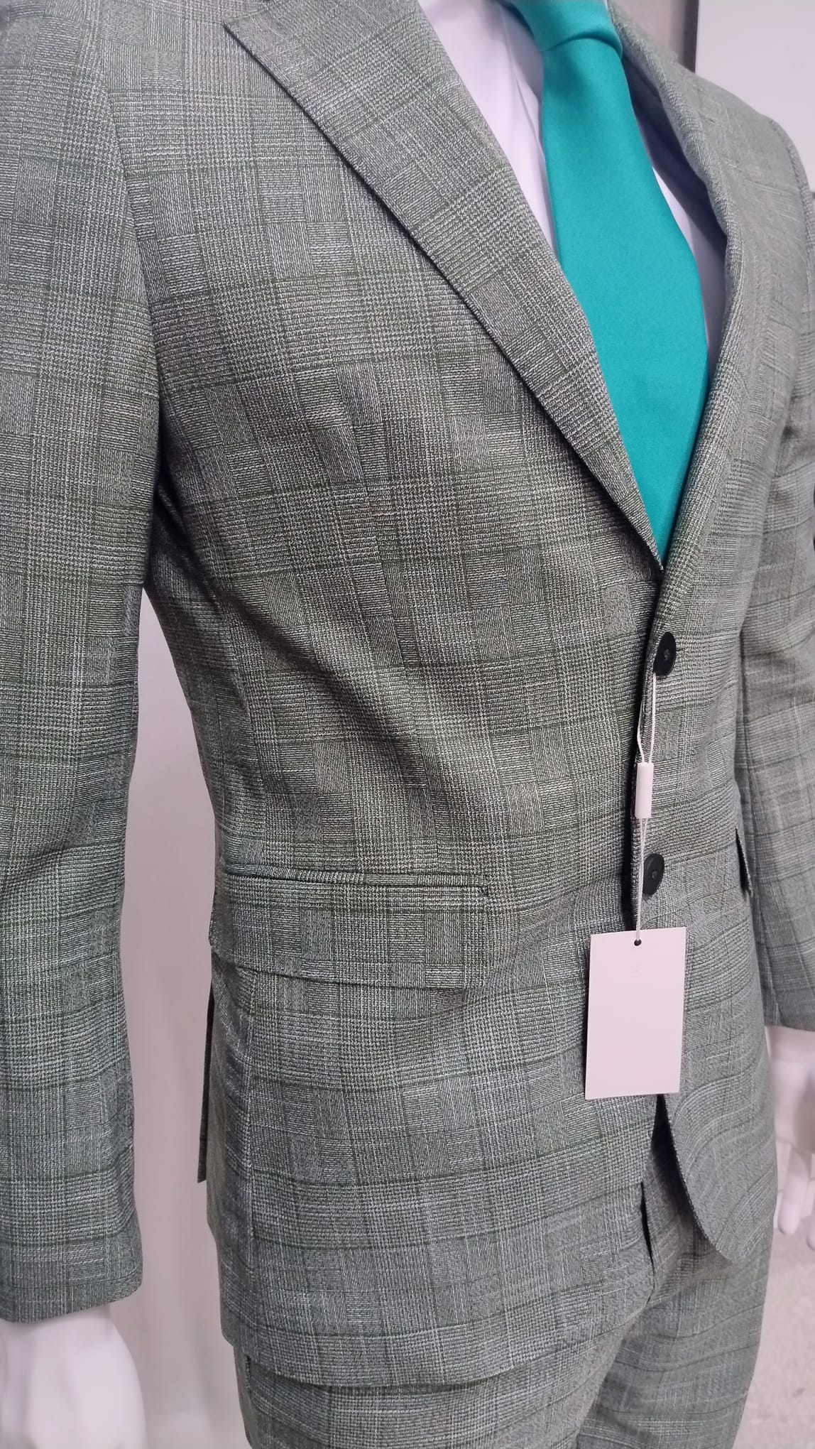 Abito da uomo verde con motivo a quadri