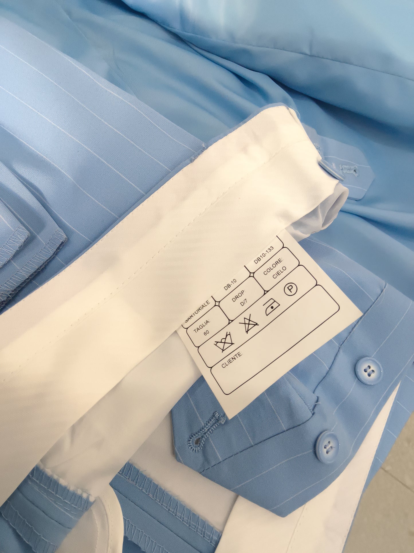 Doppio petto calibrato azzurro gessato e beige