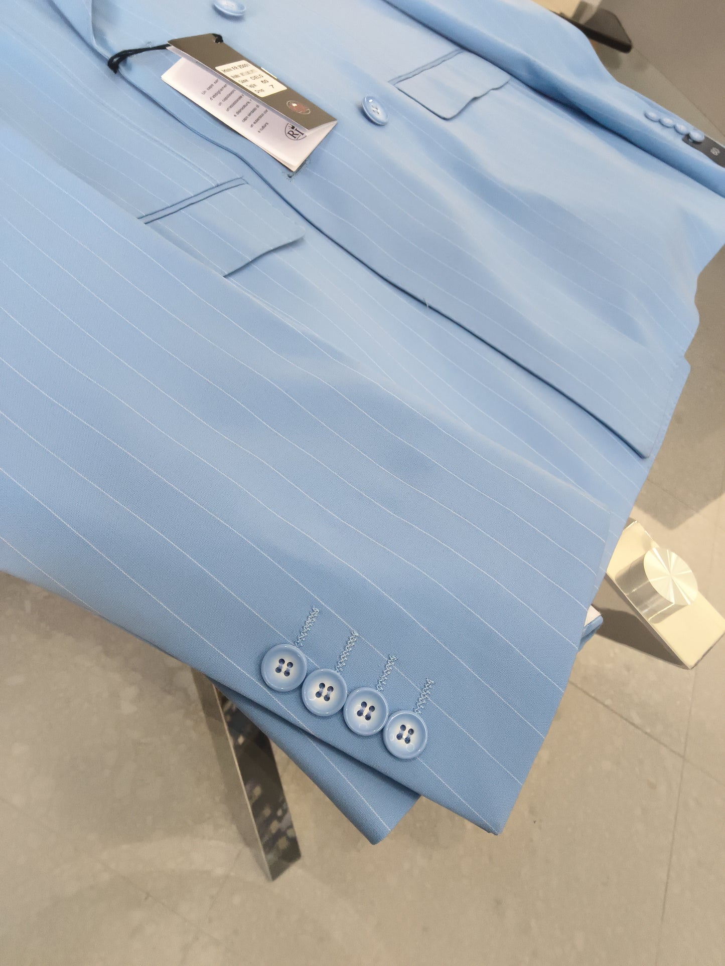 Doppio petto calibrato azzurro gessato e beige