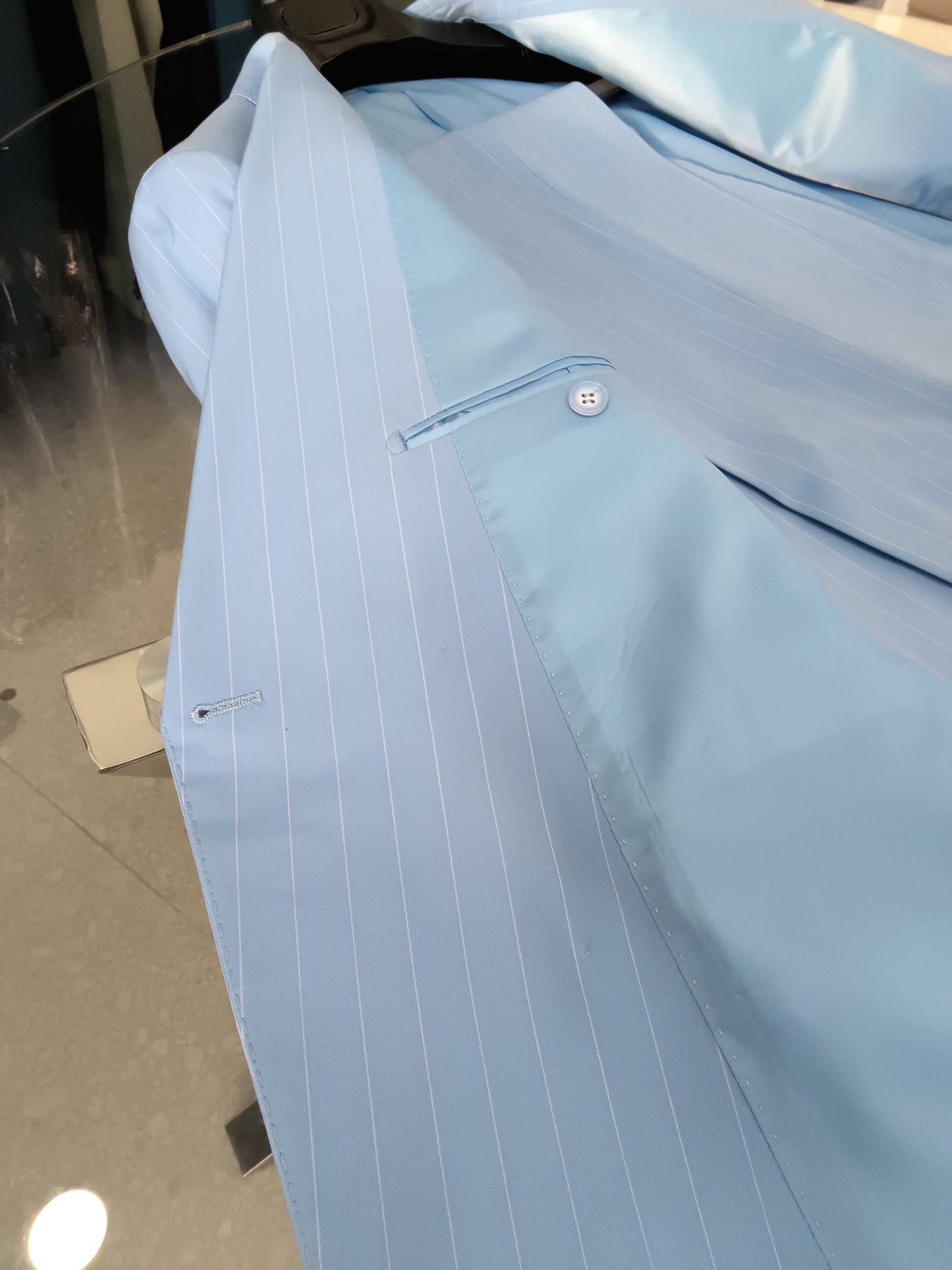 Doppio petto calibrato azzurro gessato e beige