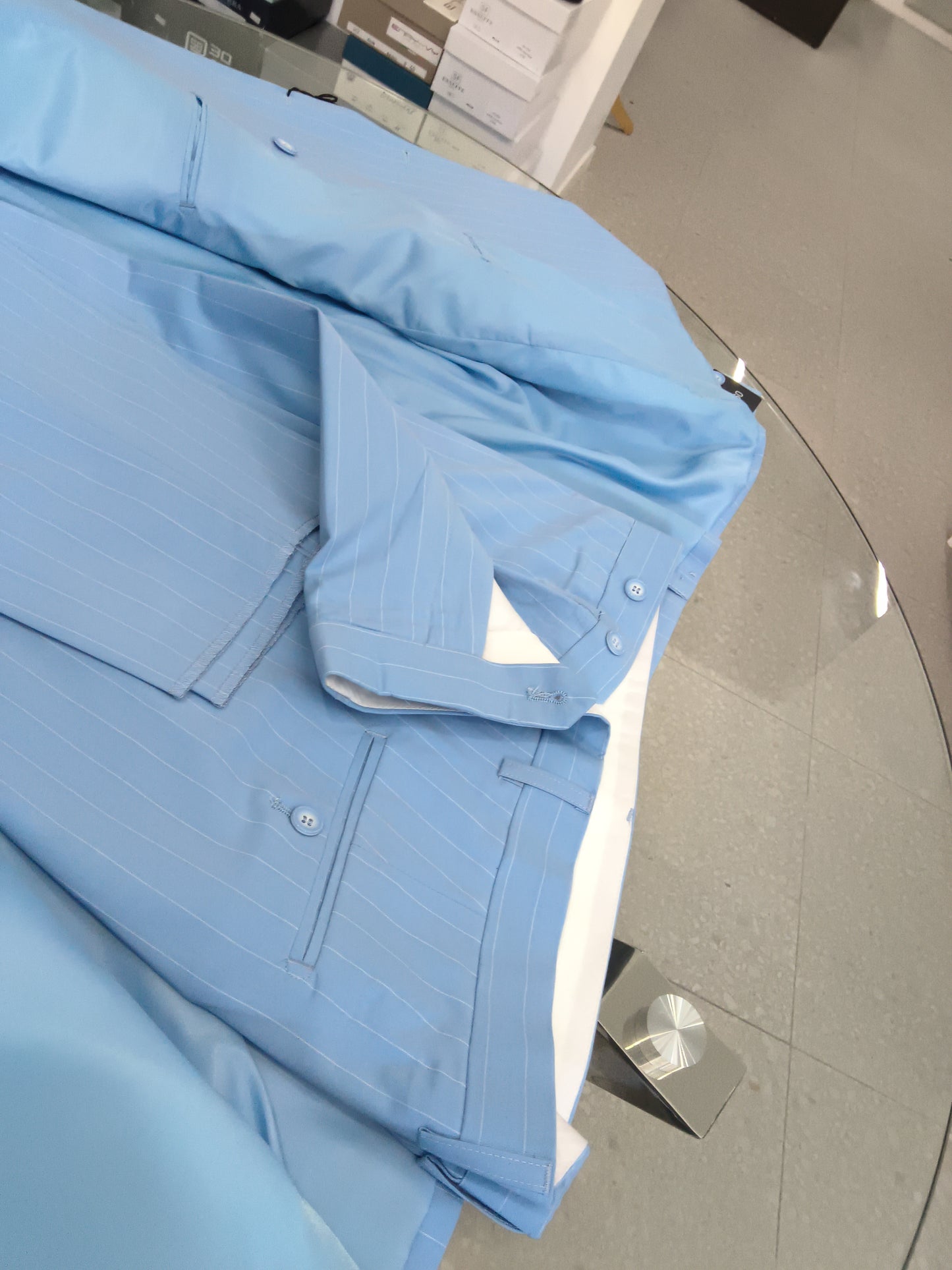 Doppio petto calibrato azzurro gessato e beige