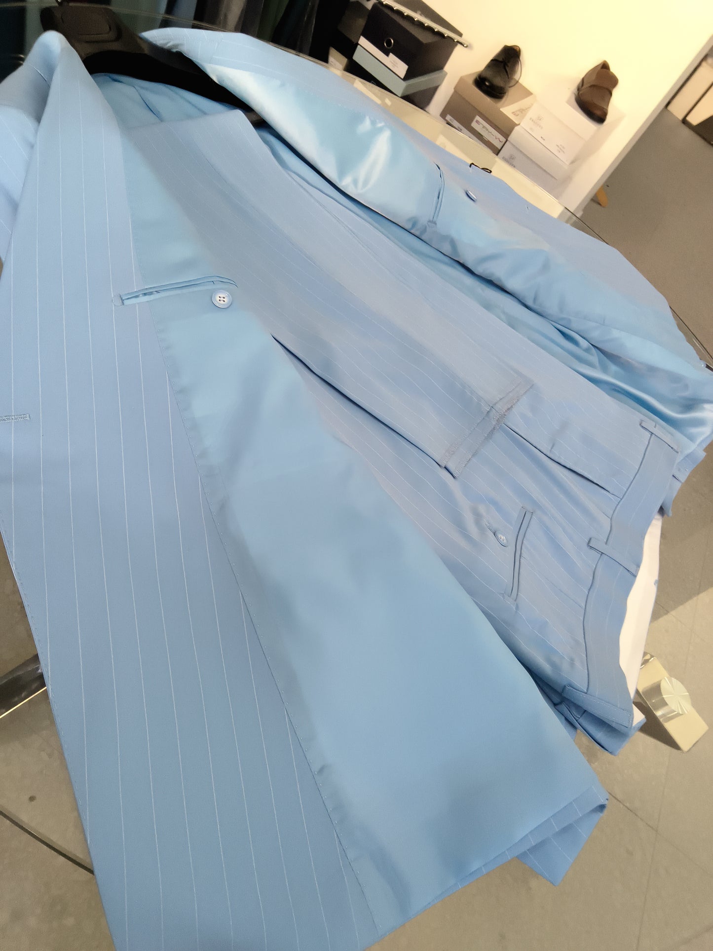 Doppio petto calibrato azzurro gessato e beige